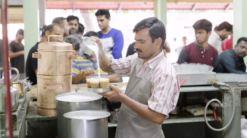 A kaapi seller at a local darshini