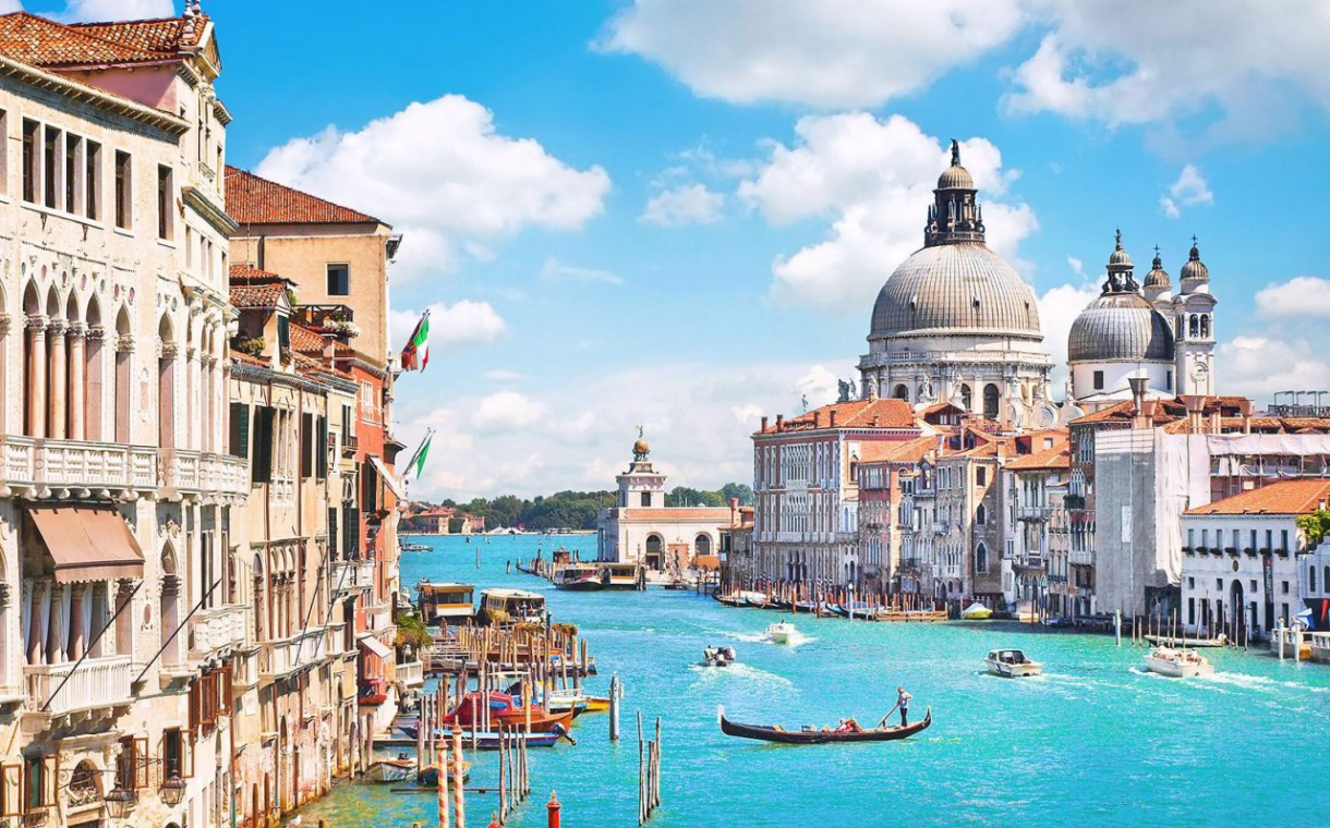 canal grande and basilica di santa maria della salute, venice, italy