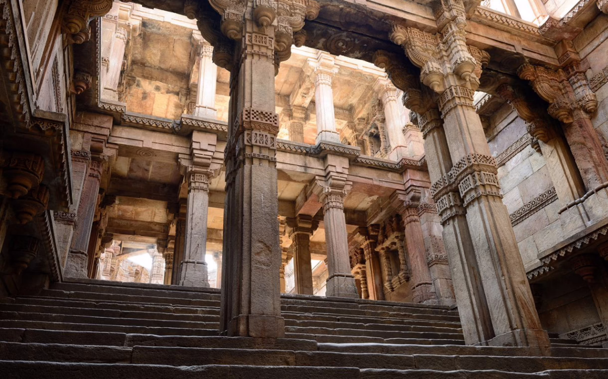adalaj vav