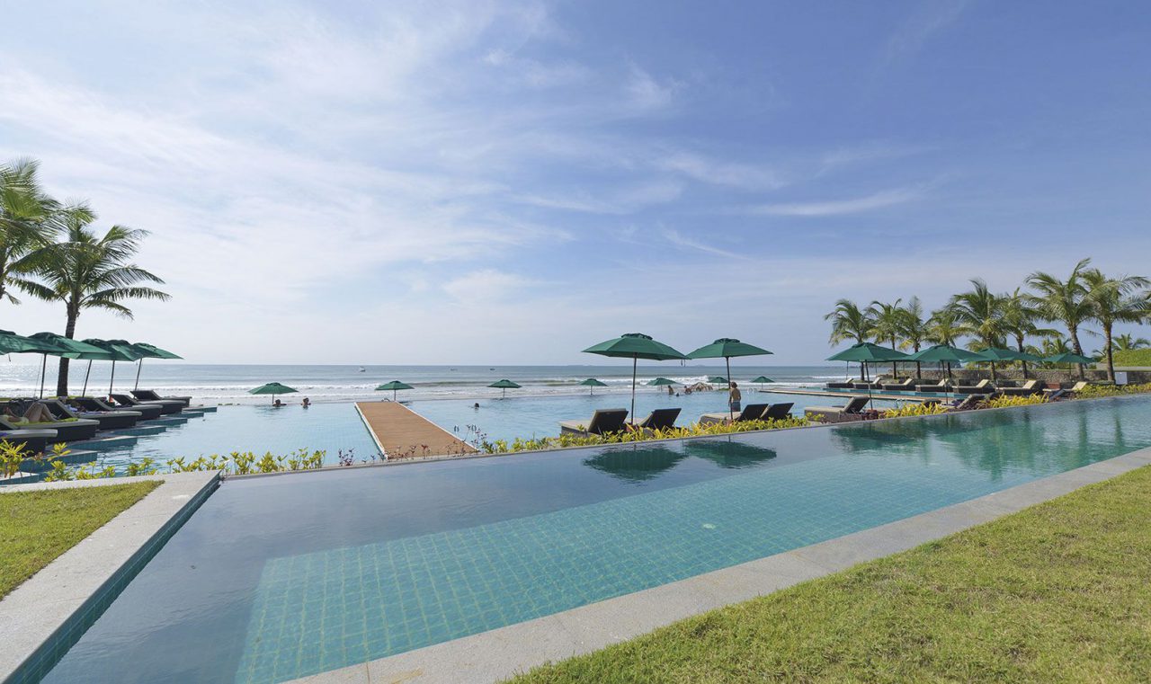NGWE SAUNG YACHT CLUB BEACHFRONT POOL