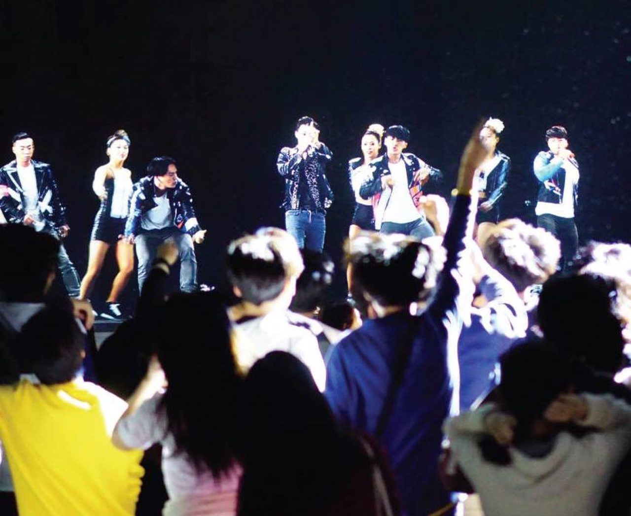 play kpop hologram arena