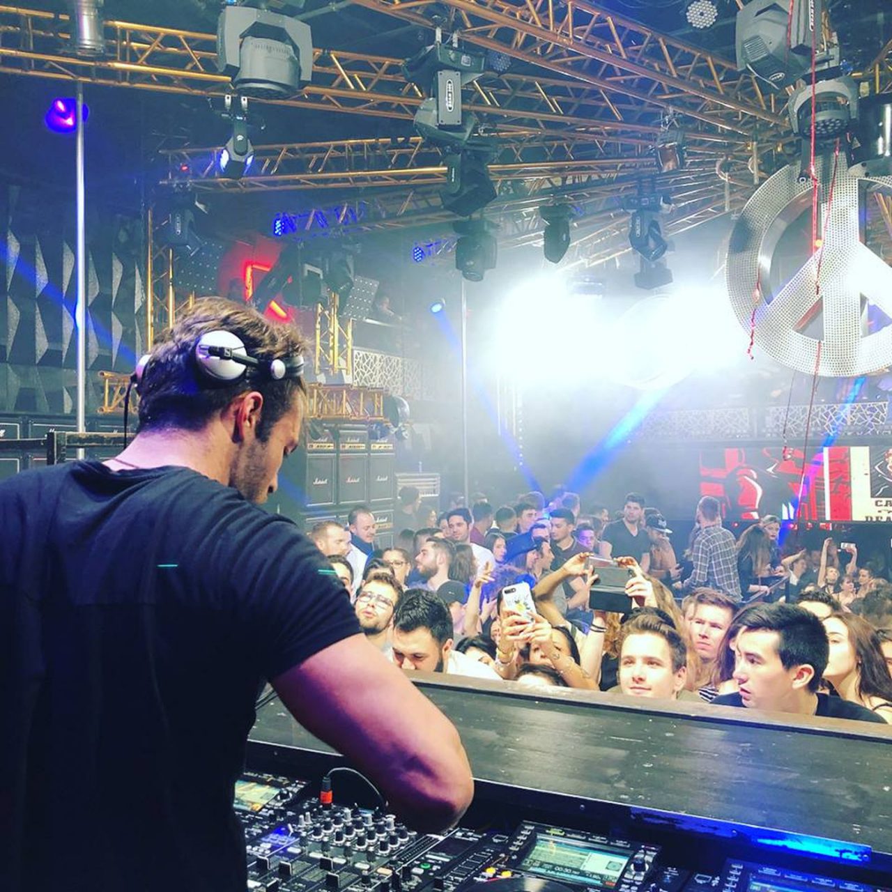 mad club dj at turntables lausanne