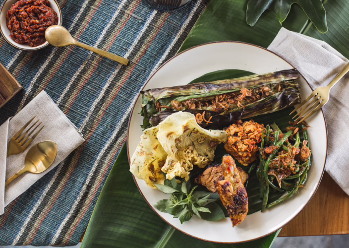 Nasi Bakar Komplit at Kaum