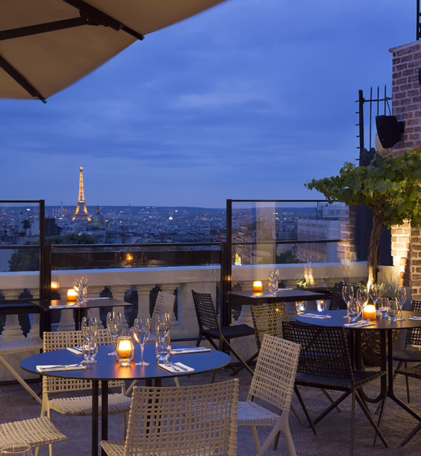 The outdoor bar at Terrass Hotel