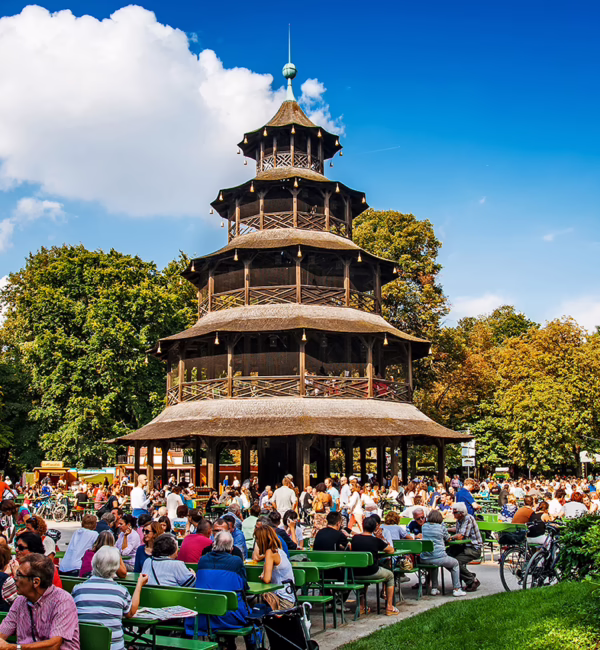 Chinesischer Turm (Photo: Mariia Golovianko / Shutterstock.com)