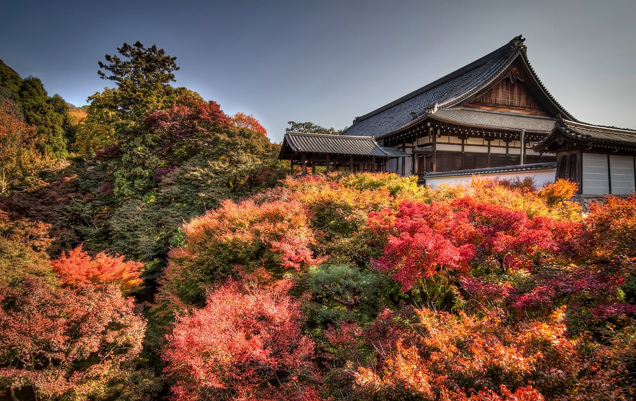 Tofuku-ji-temple-Kyoto-fall-foliage-SilverKris