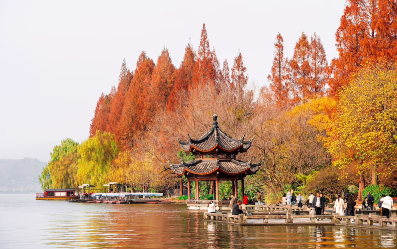 West-lake-Hangzhou-fall-foliage-SilverKris