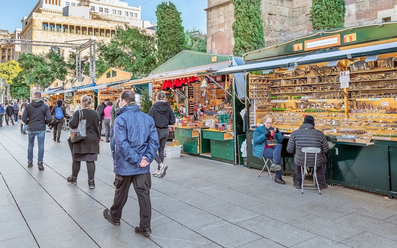 fira-de-santa-llucia-barcelona-christmas-market-silverkris