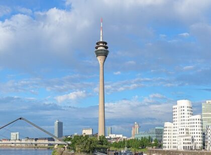 Dusseldorf Rheinturm city guide