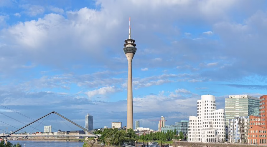Dusseldorf Rheinturm city guide