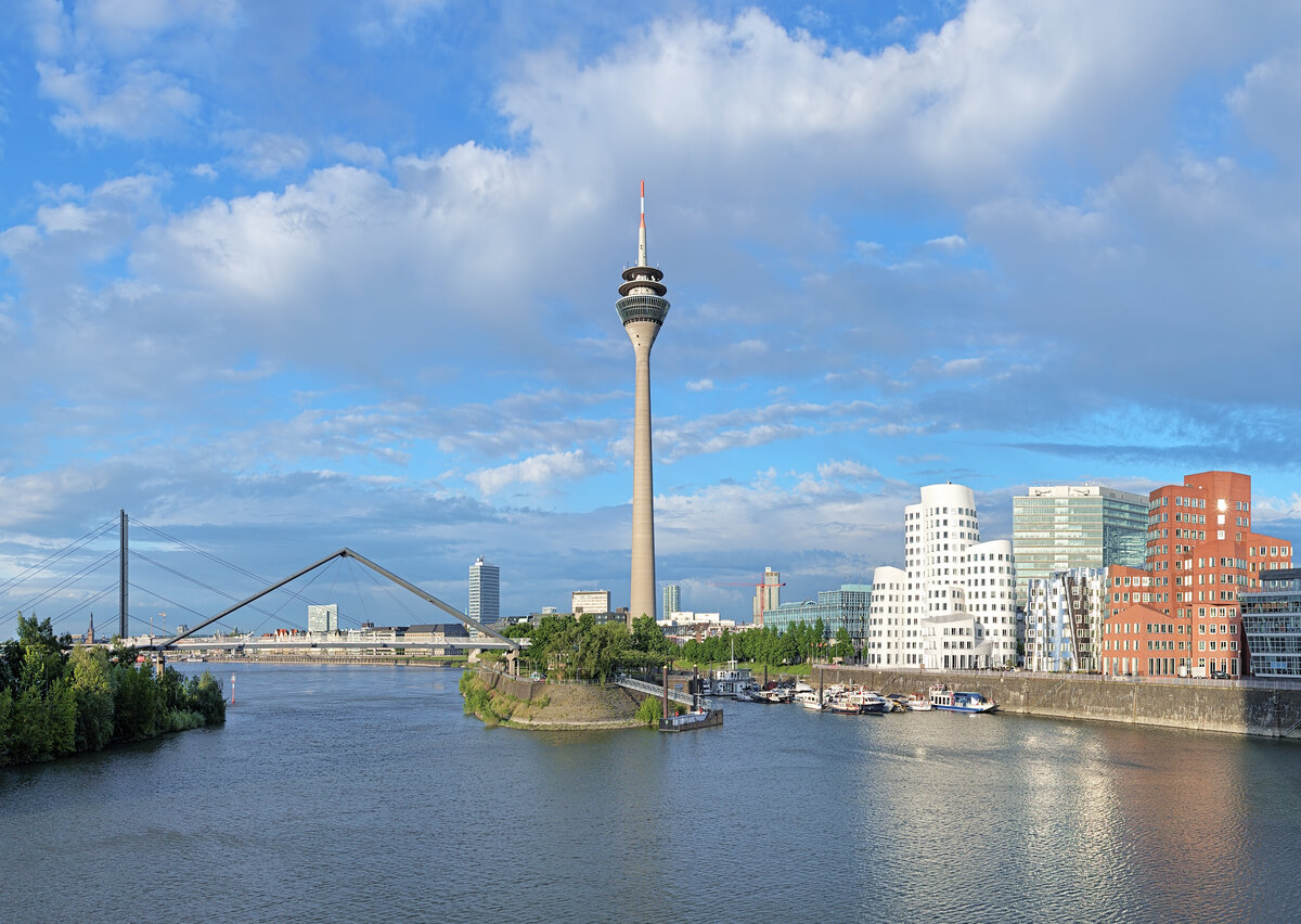 Dusseldorf Rheinturm city guide