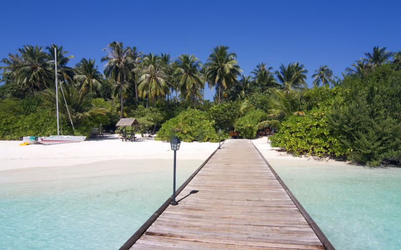 Embudu Village beach
