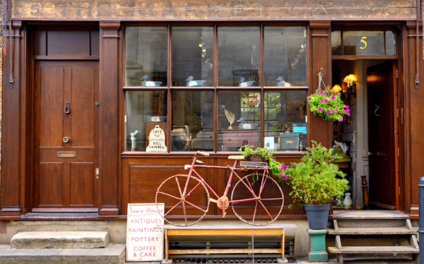 London antique store