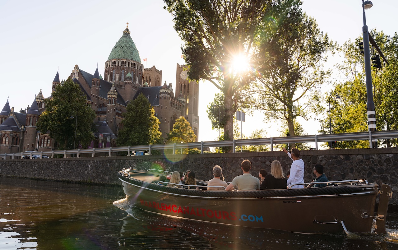 Haarlem Canal Tours 1 SilverKris