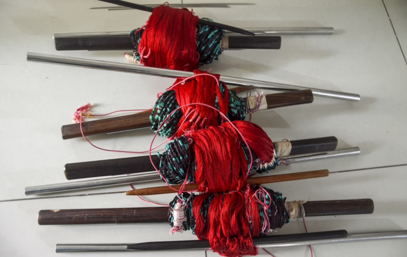 Spindles with threads