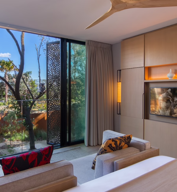 Wildlife-Retreat-Taronga_Animal-view-room-Sydney-City-Guide-Silverkris