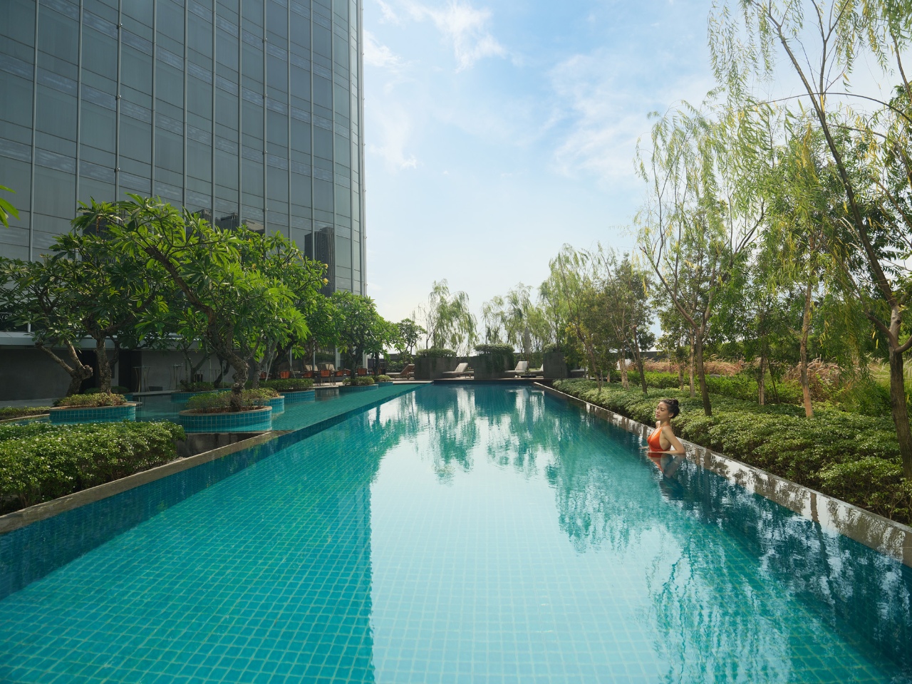 hotel pool in jakarta swissotel