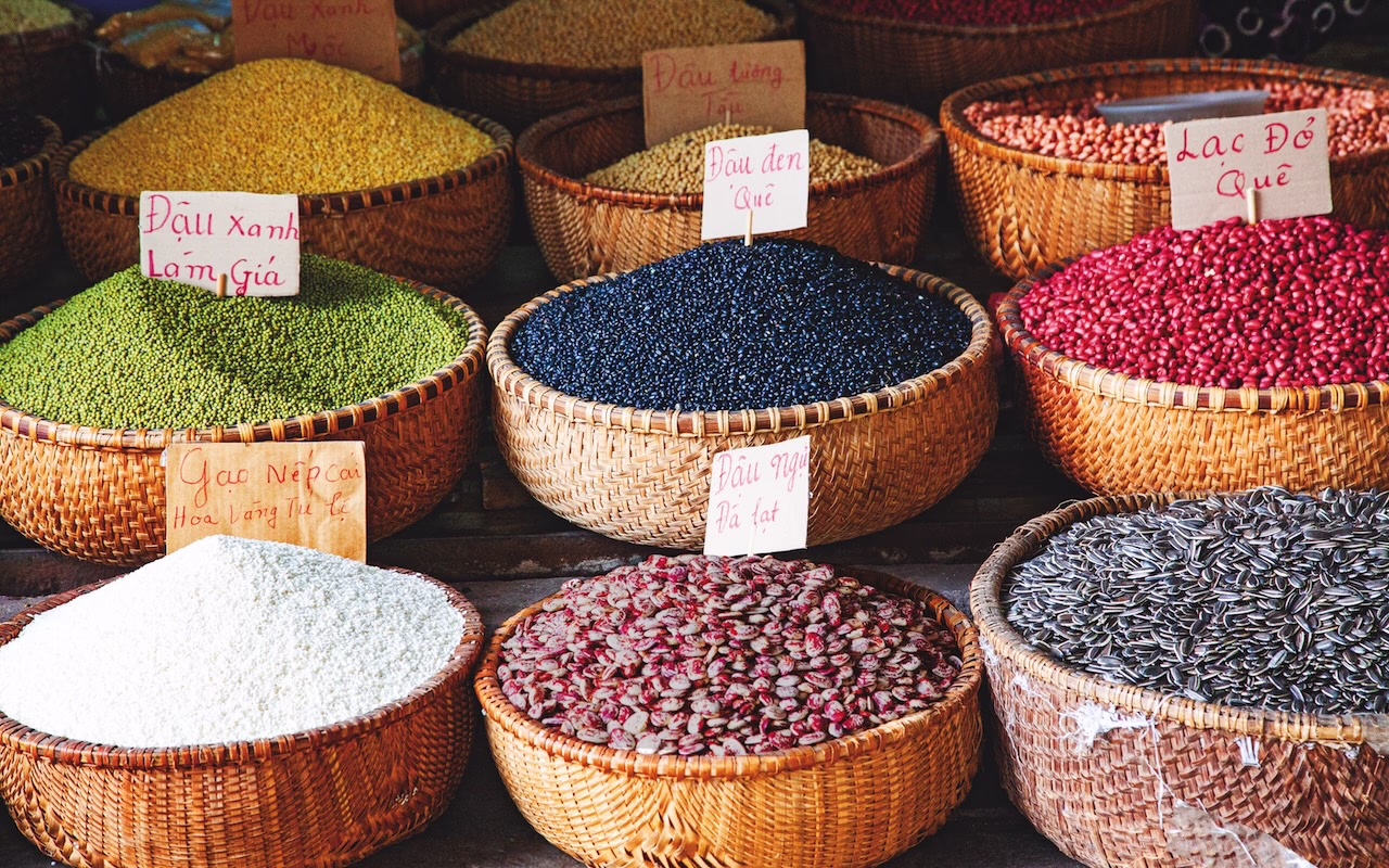 dong-xuan-market-hanoi-silverkris-shutterstock