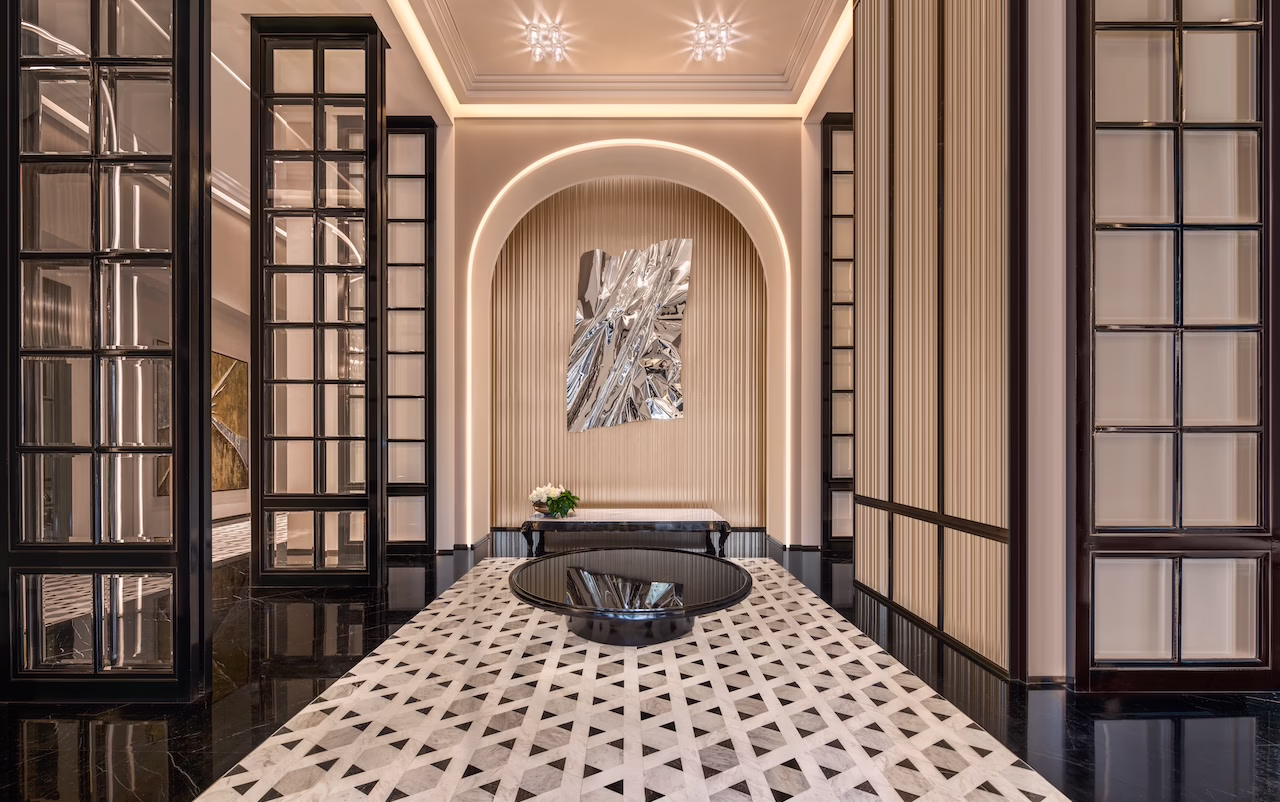 ritz-bkk-lobby-art-silverkris