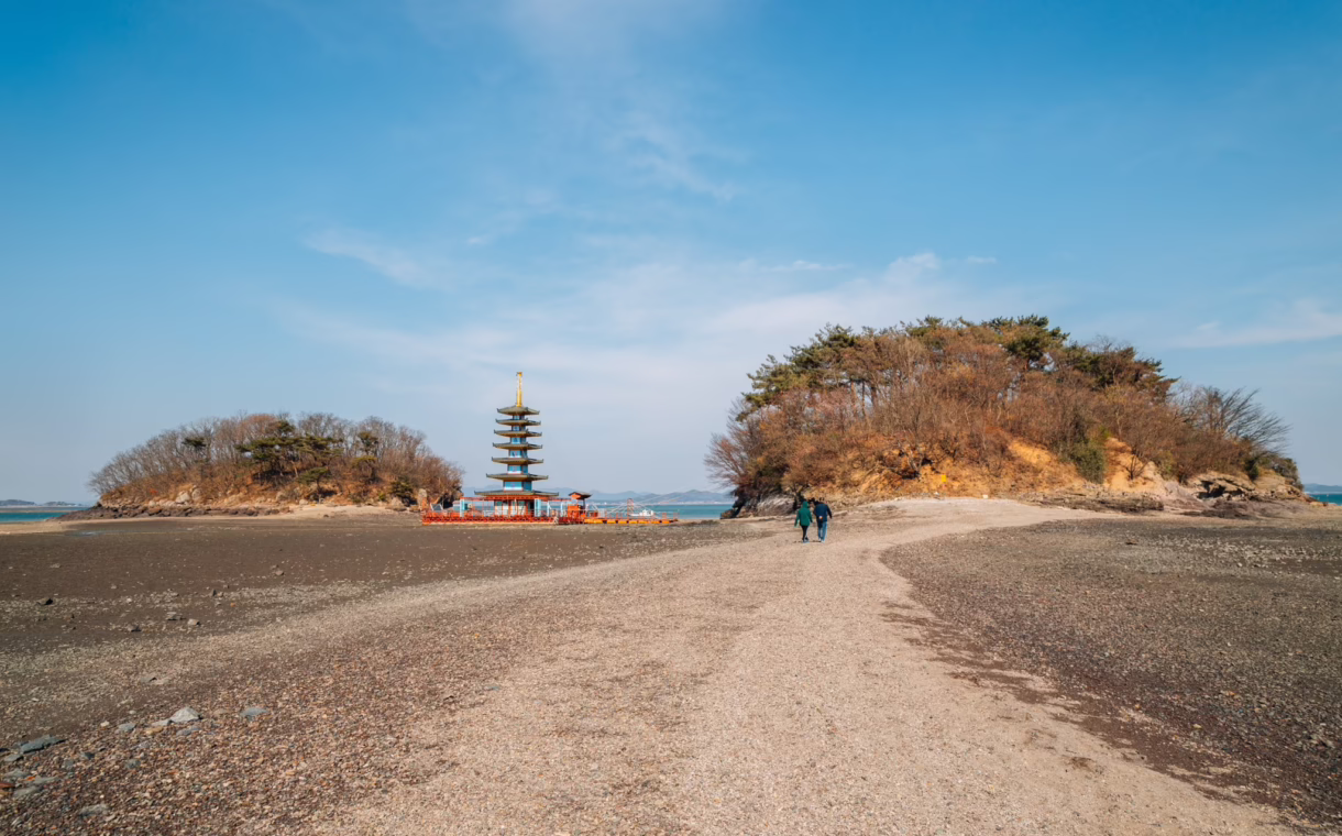 Chungcheong beach, in Anmyeondo, South Korea