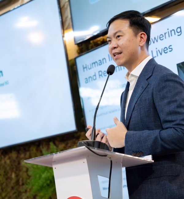 Photo Caption_ Colin Peh speaks on the human impact of clean energy innovation, sharing GoRental SG’s work across communities in Asia