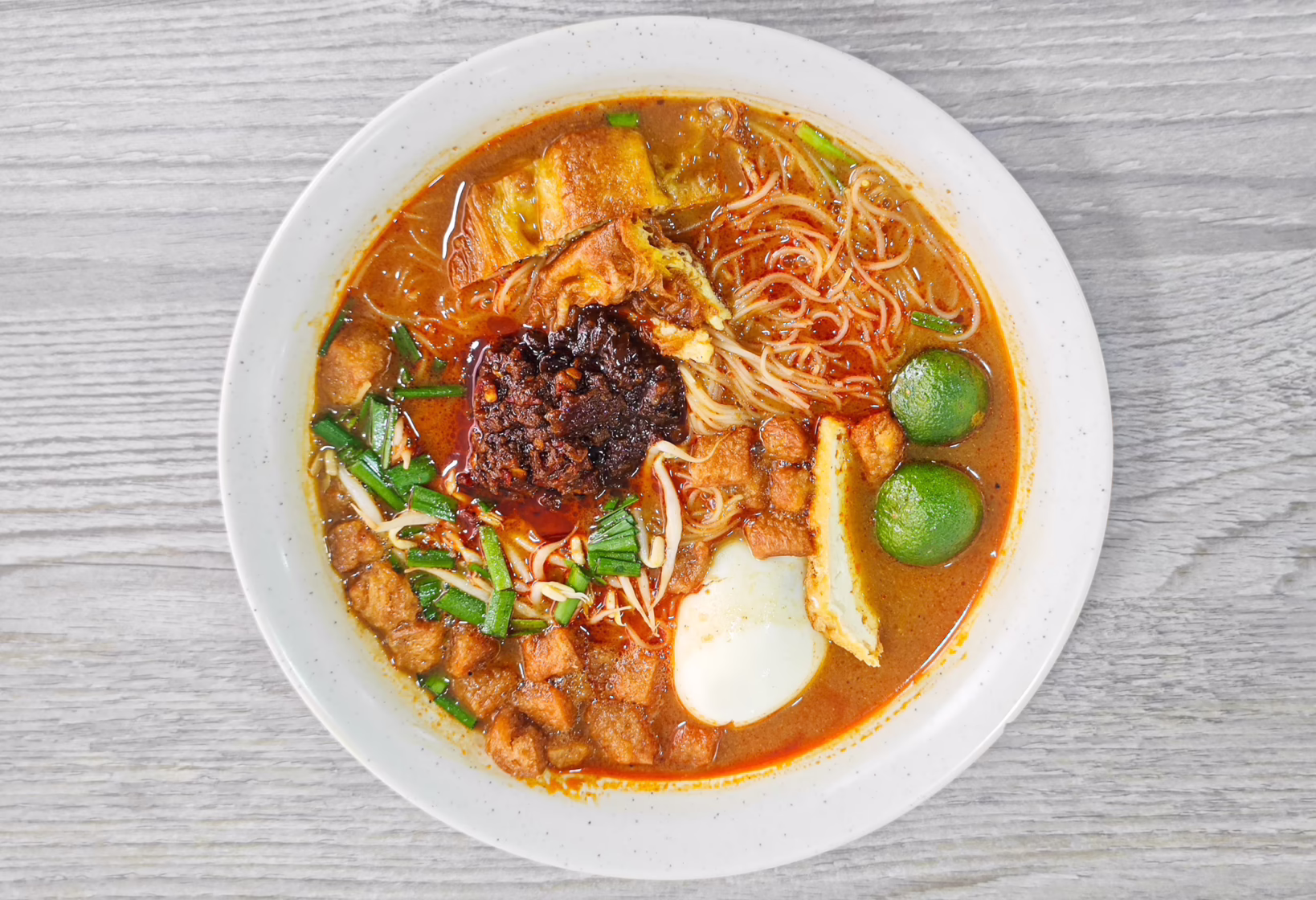 Jia Xiang's bowl of popular mee siam