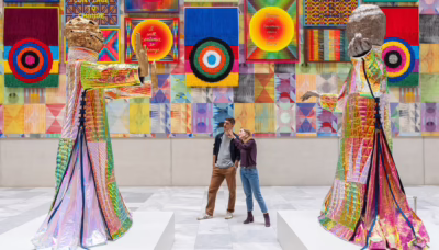 Couple viewing artworks at an exhibition at Kunsthaus Zürich