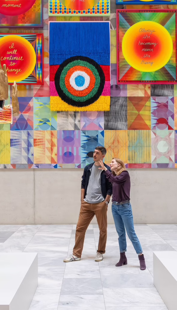 Couple viewing artworks at an exhibition at Kunsthaus Zürich