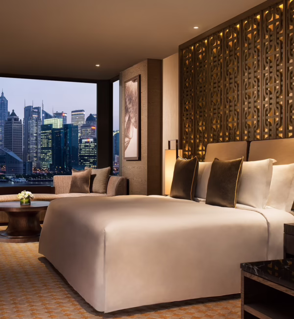 Panorama Bund Retreat room at Banyan Tree Shanghai On The Bund, featuring floor-to-ceiling windows overlooking the Huangpu River.