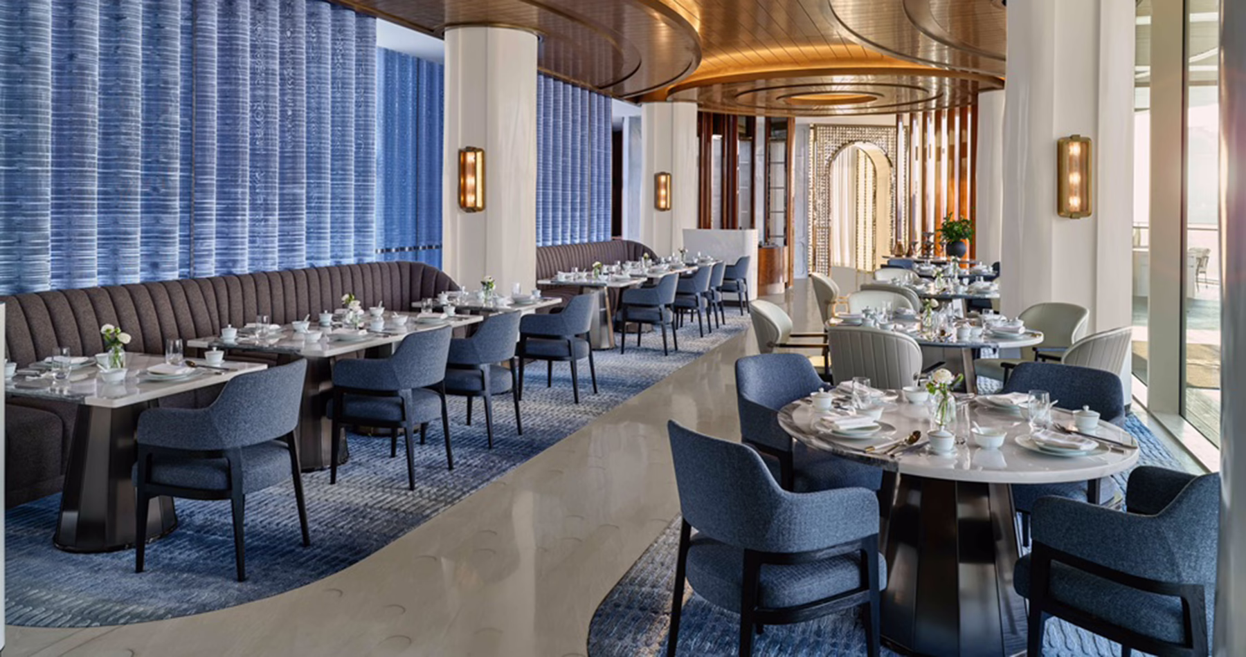 Refined interior of Fu Cheng at Waldorf Astoria Shanghai Qiantan, featuring contemporary design and an elegant dining setting.