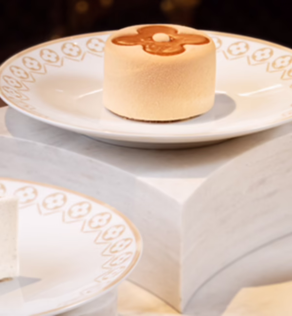 Desserts at Le Café Louis Vuitton Shanghai, including the Chocolate Monogram and Tiramisu Montenapoleone.