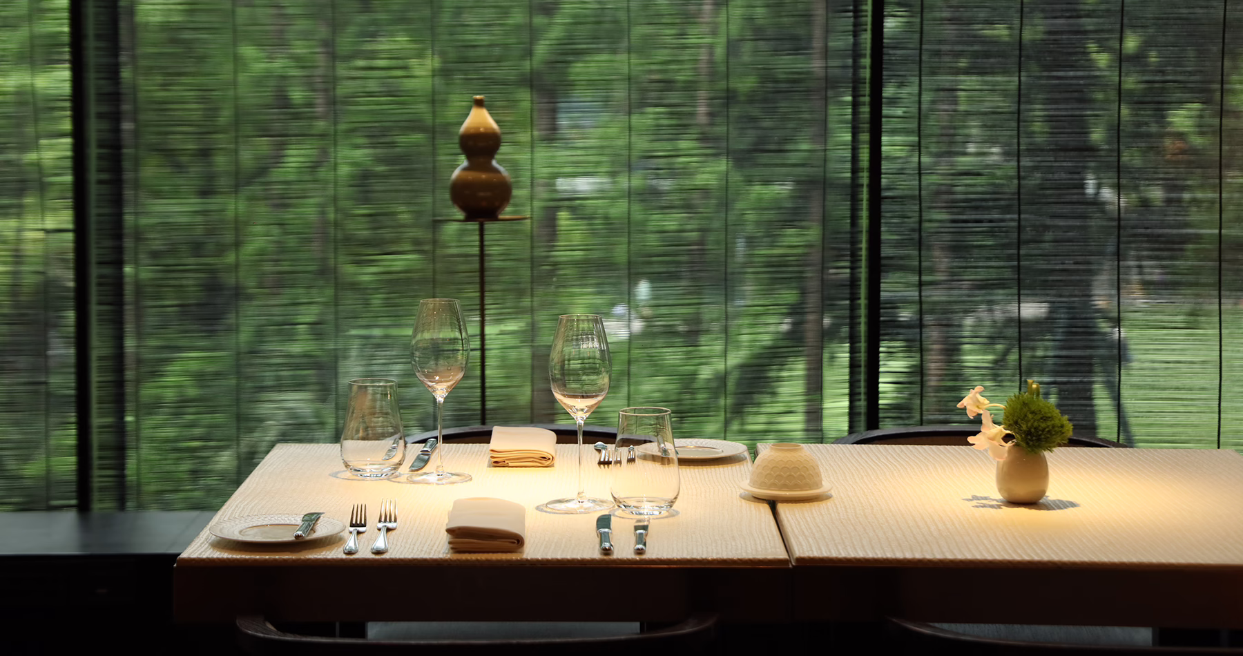 Elegant interior of PHÉNIX at The PuLi Hotel and Spa in Shanghai, overlooking the greenery of Jing’an Park.